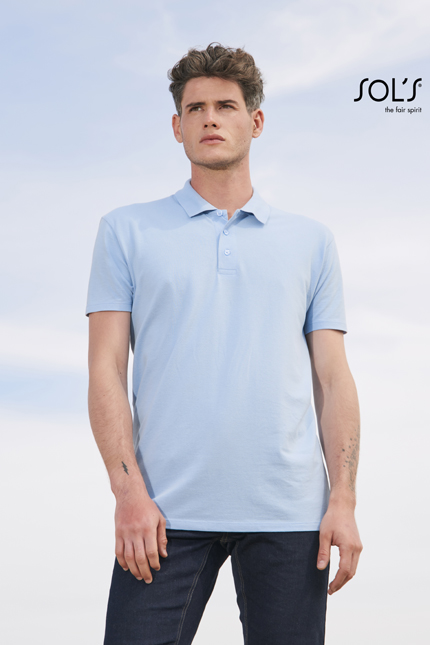 Summer II - 11342POLO-SHIRTS / SOLSΑνδρικό πόλο πικέΠεριγραφή: Κοντά μανίκια με πλαϊνές ραφές, ενισχυμένη πατιλέτα με 3 κουμπιά στον ίδιο τόνο και επιπλέον κουμπί στην εσωτερική ραφή. Διαθέτει ίσιο τελείωμα με πλαϊνά σκισίματα και ελαστικό ριπ στο γιακά, ενώ η φακαρόλα στο λαιμό προσφέρει επιπλέον στυλ. Σύνθεση: Πικέ 170g/m²- 100% Βαμβάκι Ringspun πενιέ || Grey melange: 85% βαμβάκι/15%βισκόζη - Ash: 98%βαμβάκι/2%βισκόζη.Εφαρμογή ως Επαγγελματική Ένδυση: Ιδανικό για επαγγελματίες σε τομείς όπως η εστίαση, η υπηρεσία πελατών ή οι εκδηλώσεις, εξασφαλίζει κομψότητα και άνεση κατά τη διάρκεια της ημέρας εργασίας. Υλικό και Άνεση: Το βαμβακερό υλικό εξασφαλίζει άριστη αναπνοή και άνεση, καθιστώντας το κατάλληλο για χρήση κατά τους θερμούς μήνες. Δυνατότητα Προσαρμογής: Διατίθεται με δυνατότητα εκτύπωσης λογοτύπου ή μηνύματος του πελάτη, κάνοντάς το ιδανικό για εταιρικές παραγγελίες και προωθητικές ενέργειες. Διαθεσιμότητα σε Χρώματα: Διατίθεται σε ποικιλία χρωμάτων όπως γκρι, μπλε, και λευκό, προσφέροντας επιλογές προσαρμογής για κάθε επιχείρηση.